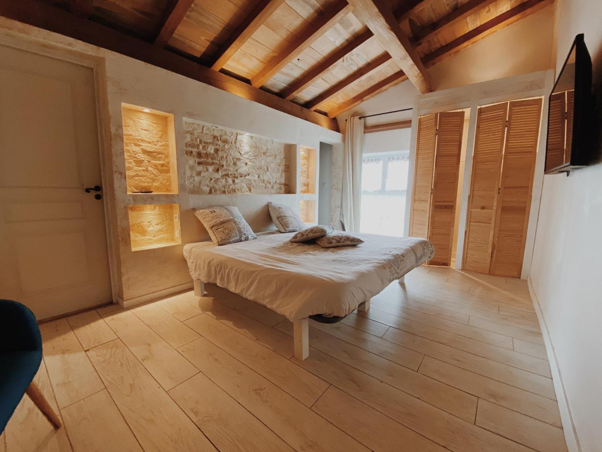 Domaine De Saint Florent - Piscine & La Charriere