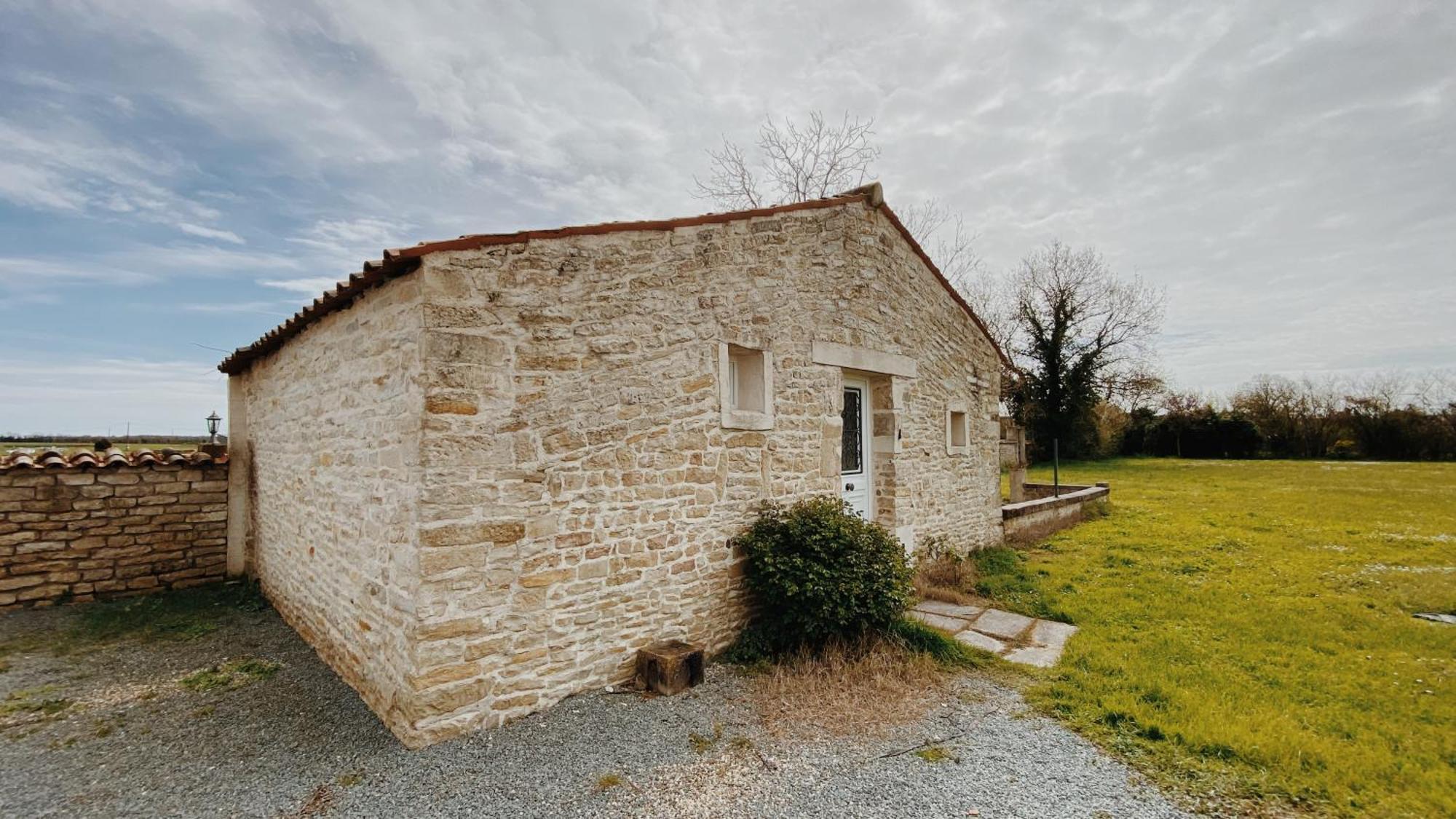 Domaine De Saint Florent - Piscine & Holiday home La Charriere