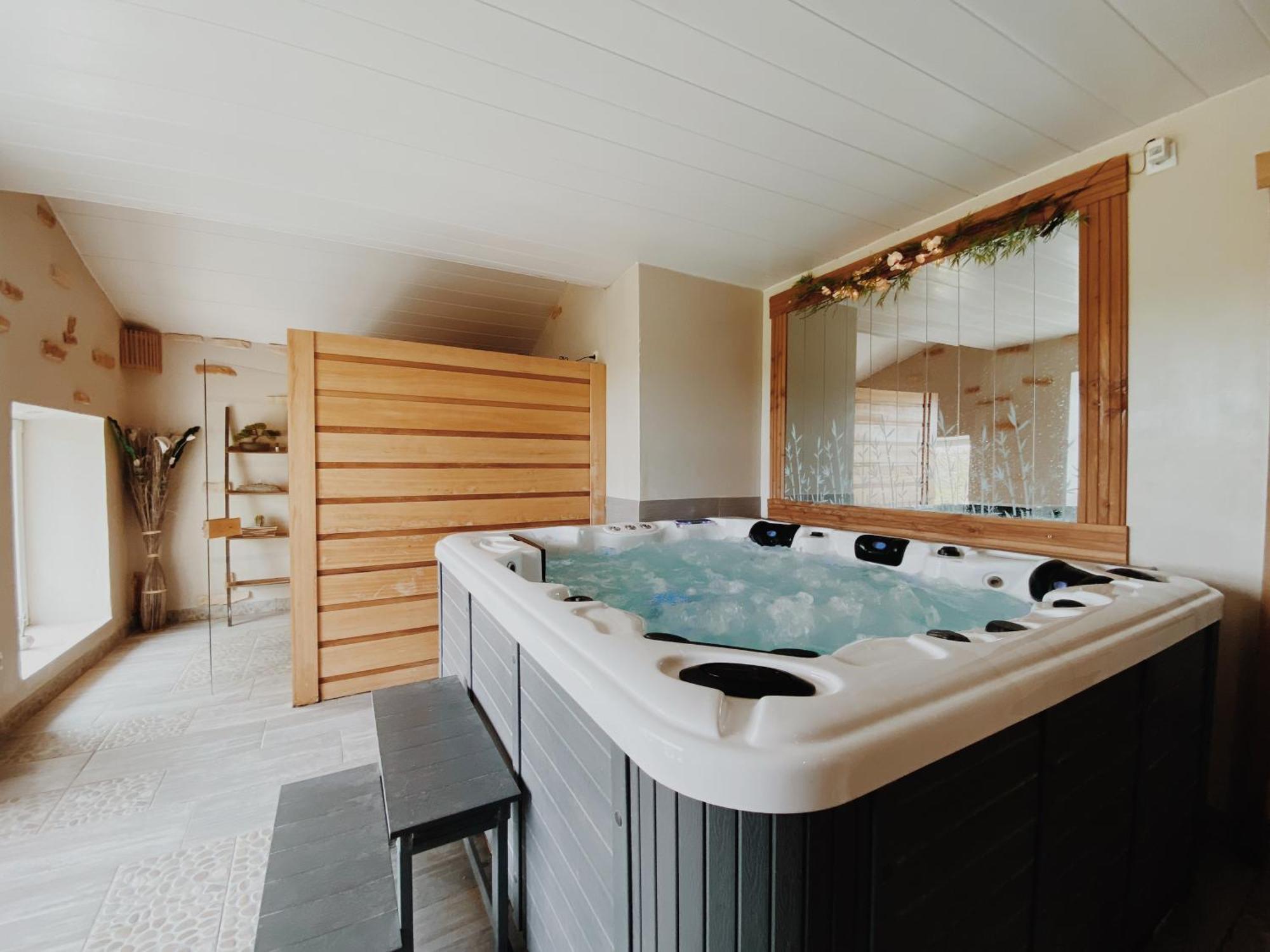 Domaine De Saint Florent - Piscine & La Charriere