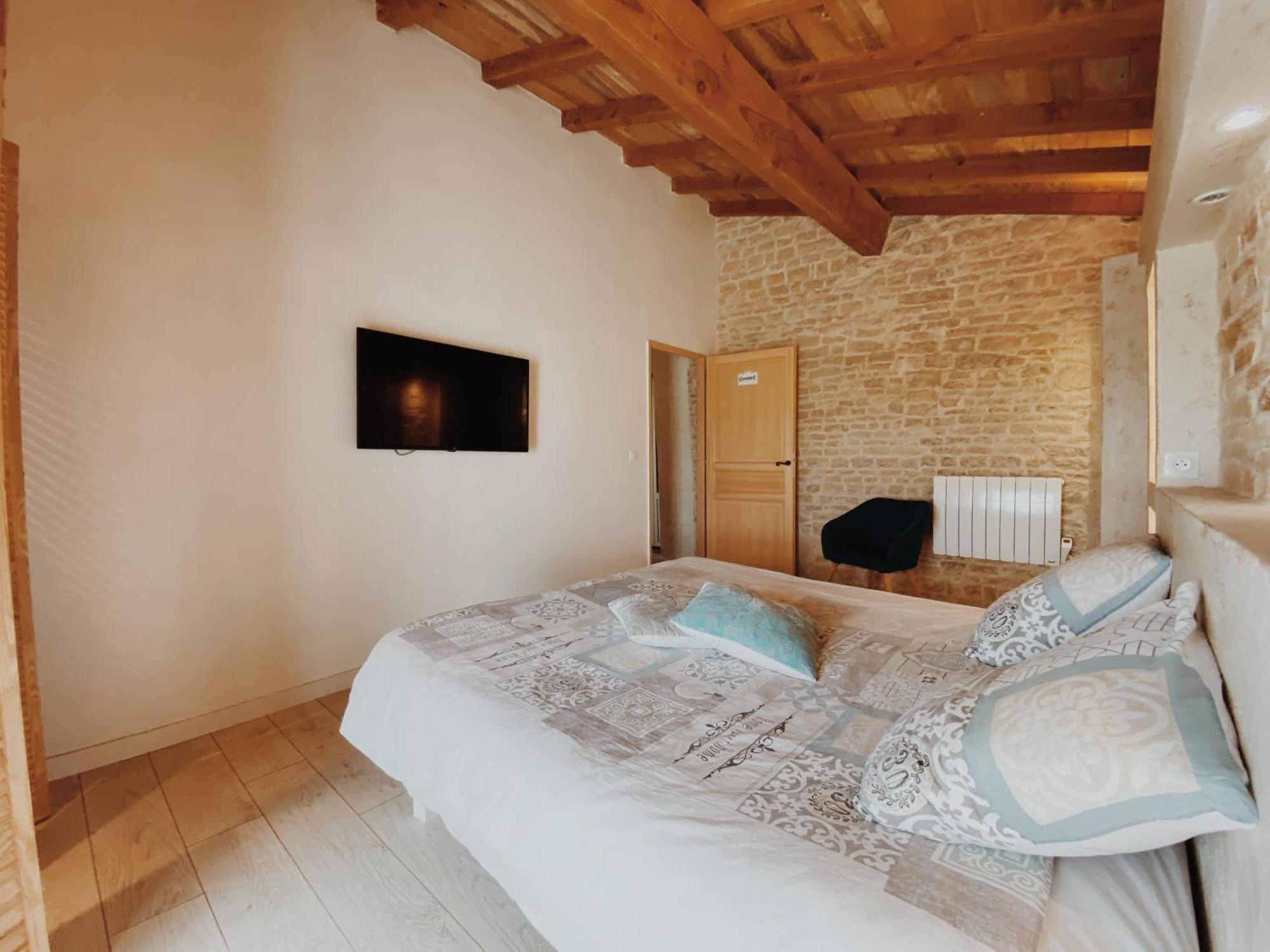 Domaine De Saint Florent - Piscine & Holiday home La Charriere