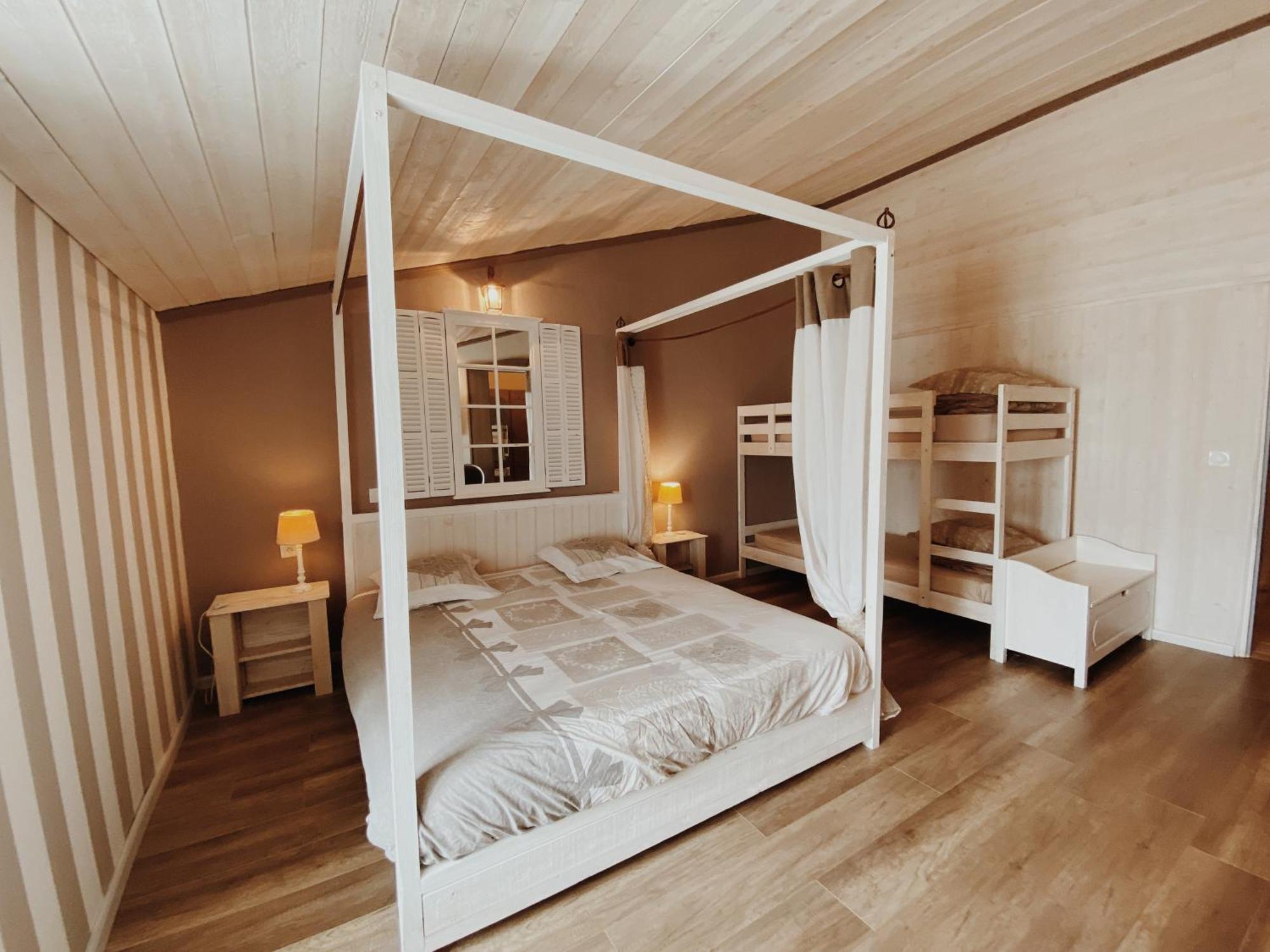 Domaine De Saint Florent - Piscine & Holiday home La Charriere