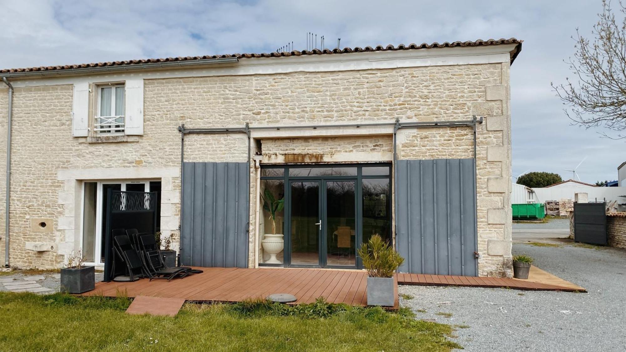 Domaine De Saint Florent - Piscine & La Charriere